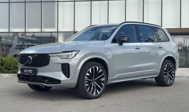 Volvo XC90 Plug-in Hybrid Plus Dark 2026