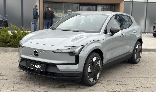 Volvo EX30 PLUS 69 kWh_RWD