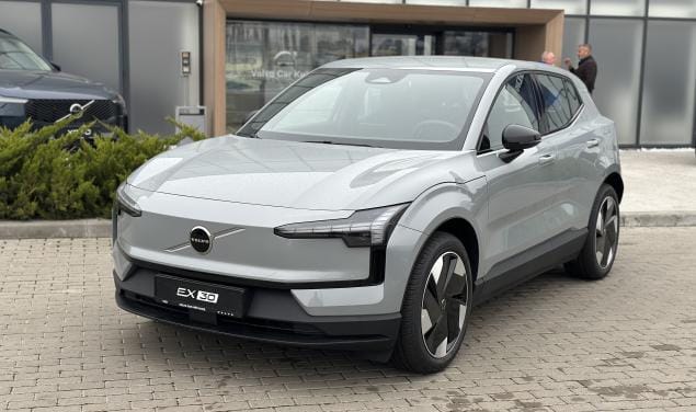 Volvo EX30 PLUS 69 kWh_AWD