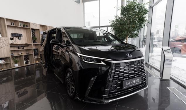 Lexus LM 350h Superior (4 місця)