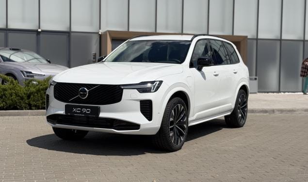 Volvo XC90 Plug-in Hybrid Plus Dark 2026