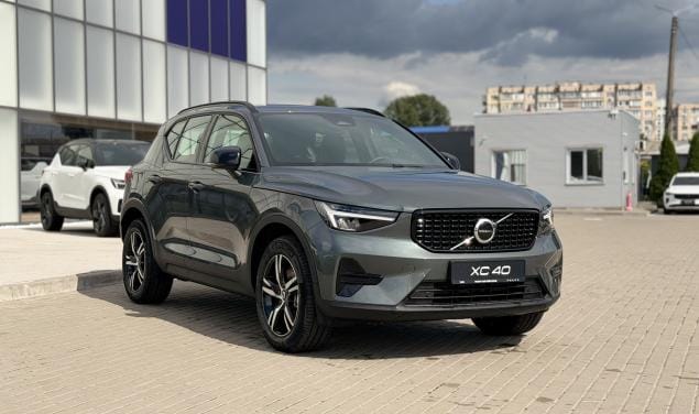 Volvo XC40 Plus Dark