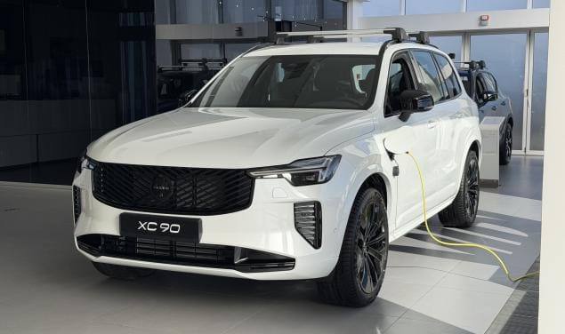 Volvo XC90 Plug-in Hybrid Plus Dark 2026