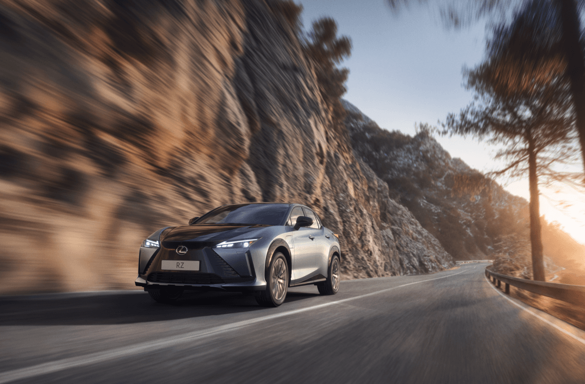 Lexus RZ550e